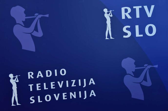 RTV | Z dnem uveljavitve novele zakona o Radioteleviziji Slovenija (RTVS) bo prenehal mandat članom zdajšnjega programskega in nadzornega sveta, svoje delo pa bodo nadaljevali do ustanovitve sveta zavoda, ki ga uvaja novela. Javni zavod bo vodila uprava, ki jo bodo sestavljali štirje člani, vodil pa jo bo predsednik uprave. | Foto STA