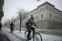 Sneg v Ljubljani. Sneženje. Promet.