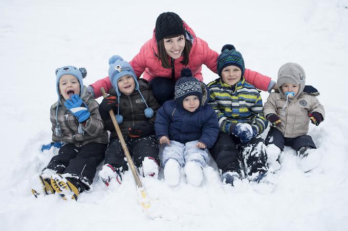 "Mislim, da nobena mama ne more nikoli reči, da je njen otrok zdaj dokončno vzgojen in da je zmagala. Tudi ko bodo otroci enkrat odrasli, me bodo verjetno lahko še česa naučili. Seveda, če si za tako učenje in spoznanja odprt." | Foto: Ana Kovač