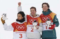 Legendarni Američan že tretjič na olimpijskem prestolu, hud padec mladega Japonca