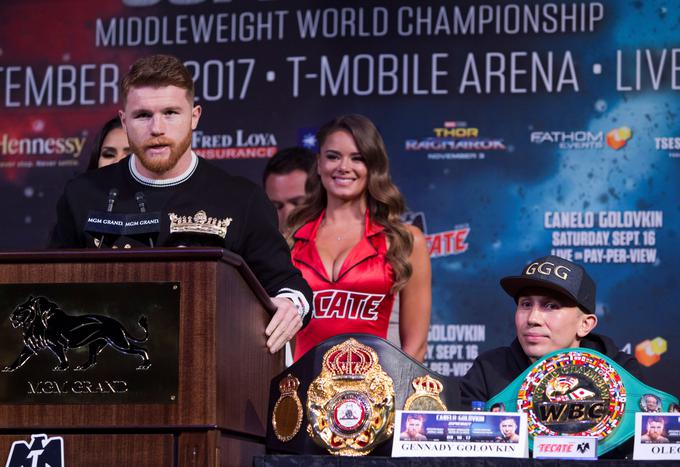 Canelo je edini poraz doživel leta 2013, ko ga je po sodniški odločitvi premagal Floyd Mayweather. Bilo je 114:114, 116:112 in 117:111 v prid Američana. | Foto: Reuters