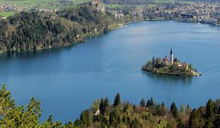 Šef blejskega turizma sporoča: Slovenci, na Bledu poleti niste zaželeni