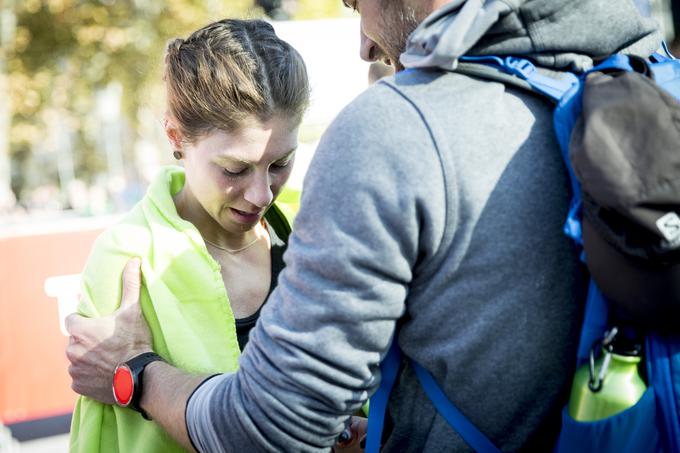 Neja Krišinar se je v cilju veselila s trenerjem Dejanom Lenartom. | Foto: Ana Kovač