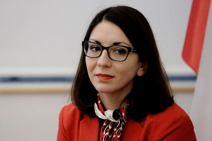 Emilija Stojmenova Duh | Predsednik KPK Robert Šumi je poudaril, da mora vsak funkcionar, v tem primeru ministrica za digitalno preobrazbo, dajati dober zgled, tako svojim zaposlenim kot tudi družbi v celoti. | Foto STA