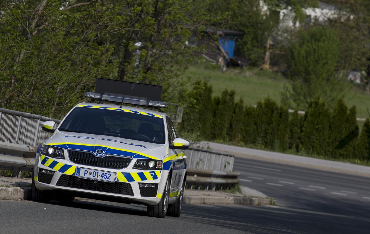 slovenska policija | Enaindvajsetletni voznik se na opozorila policije ni odzival. | Foto Siol.net