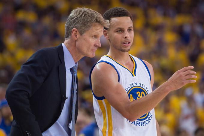 Steve Kerr in Stephen Curry branita naslov najboljšega v ligi NBA. | Foto: Reuters