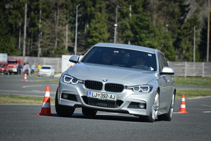 Bavarec je bil edini opremljen s štirikolesnim pogonom xDrive in imel še dobrih pet tisočakov vreden paket M z vključenim športnim podvozjem. | Foto: Ciril Komotar