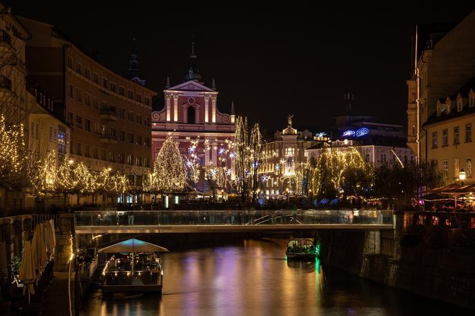 Ljubljana lučke | Sicer pa so za varen prehod v leto 2022 na silvestrskih večerjah veljali precej strožji pogoji. Pred vstopom v lokal, ne glede na morebitni status cepljenega ali prebolevnika, je bilo treba pokazati negativni hitri test ali PCR-test, ki ni bil starejši od 12 ur. | Foto Pexels