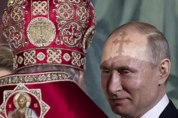 Patriarh Kiril in Vladimir Putin | "Ne smemo dovoliti Putinu, da nam ukrade božič," je že novembra sporočil župan Kijeva Vitalij Kličko. Prestolnica se sicer tako kot veliko drugih ukrajinskih mest v preteklih tednih in mesecih spopada s težavami pri dobavi elektrike zaradi raketnih napadov ruske vojske na kritično infrastrukturo. | Foto Guliverimage