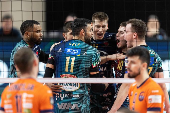 Liga prvakov: ACH Volley - Perugia | ACH Volley je izgubil proti svetovnemu klubskemu prvaku iz Perugie, za katerega igra tudi slovenski podajalec Gregor Ropret. | Foto Vid Ponikvar