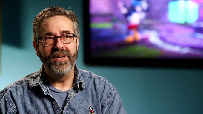 Warren Spector je utemeljitelj zvrsti iger, ki igralcu ponudijo več različnih poti do cilja, upoštevajo njegove odločitve in ga pozneje postavijo pred dobre ali slabe posledice teh odločitev. Spectorjeva najbolj znana igra je najbrž Deus Ex, ki velja za eno najboljših vseh časov, kombinira pa elemente prvoosebnih strelskih iger, igranja domišljijskih vlog in pustolovščin. Čeprav je lahko oborožen do zob, igralcu za dokončanje Deus Ex ni treba ubiti niti enega nasprotnika, kar pove ogromno o njeni globini.  | Foto: 