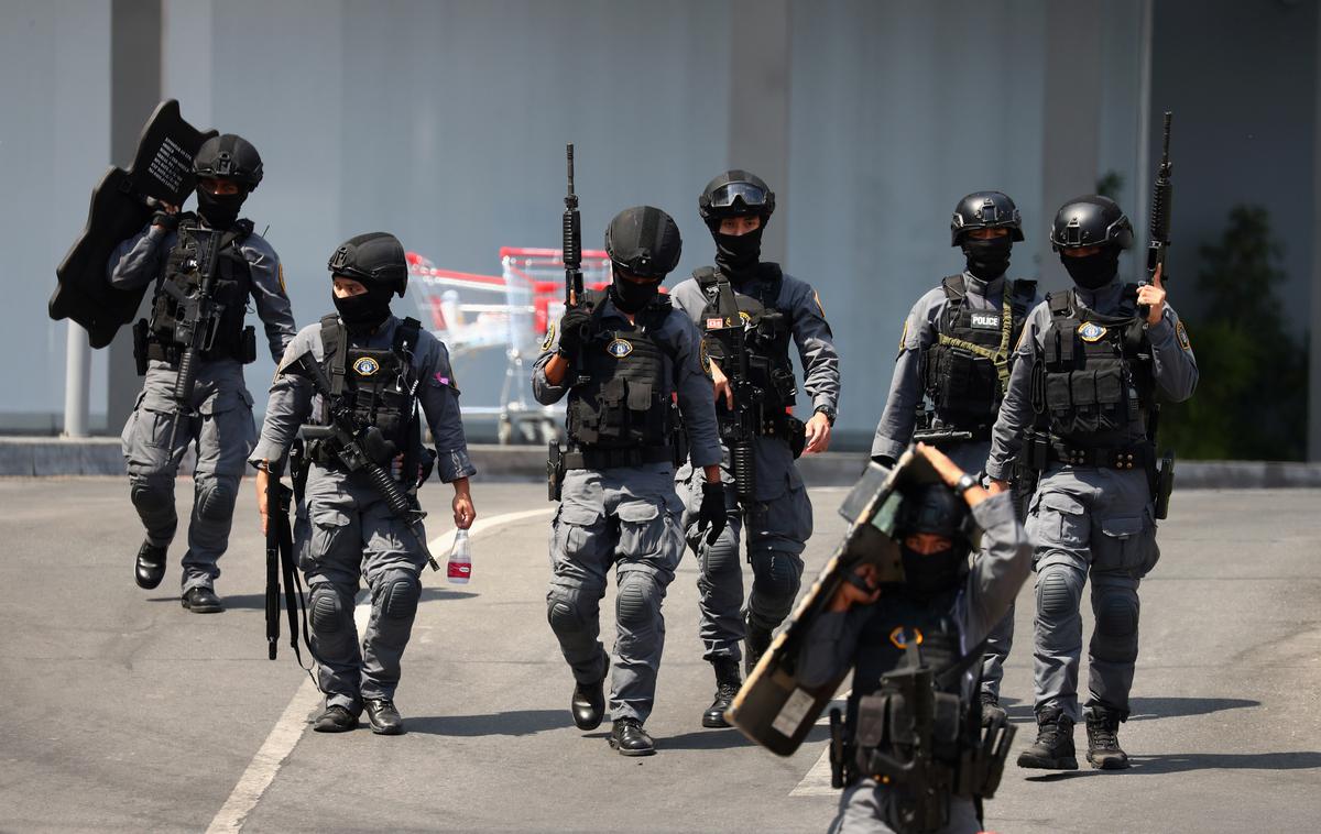 Tajska, vojak, napad | Ostrostrelci so ubili napadalca, potem ko je on ubil najmanj 26 ljudi. | Foto Reuters