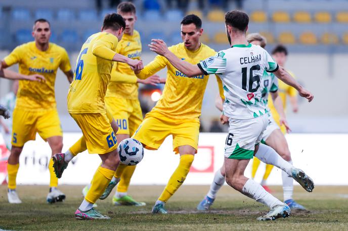 1. SNL: Domžale - Olimpija | Vodilna Olimpija je doživela hladen tuš v Domžalah. | Foto Aleš Fevžer