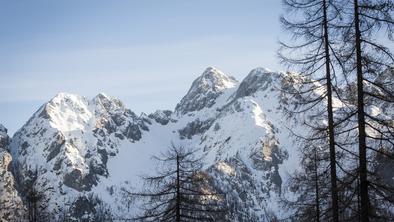 "Včasih so pozimi v gore hodili samo alpinisti, danes pa hodi že vsak" #video