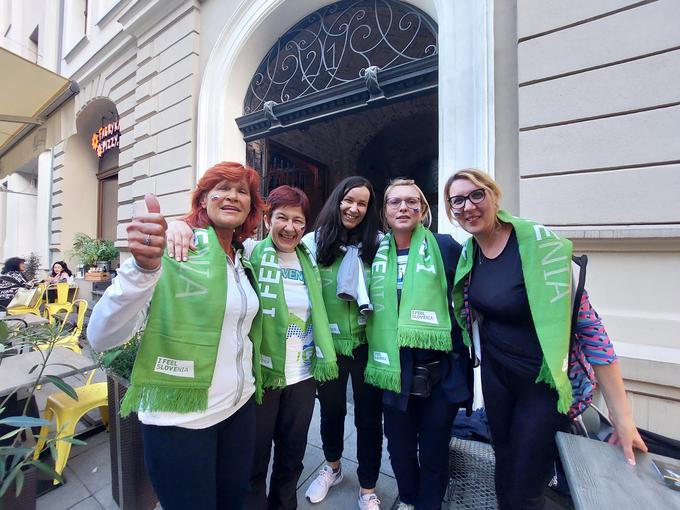 Ko šefinja Štefka (levo) sodelavke odpelje na športni konec tedna v Katovice. | Foto: Pe. M.