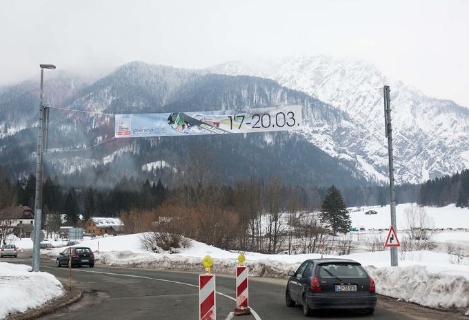 Planica je odprta od 5. ure. | Foto: Vid Ponikvar