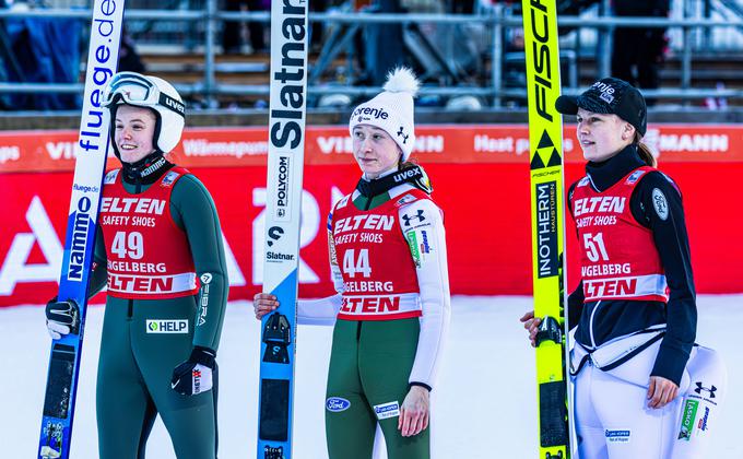 Nika Prevc je bila zmagovalka Engelberga. Družbo na zmagovalnem odru ji je delala reprezentančna kolegica Ema Klinec, ki je bila druga. | Foto: Guliverimage