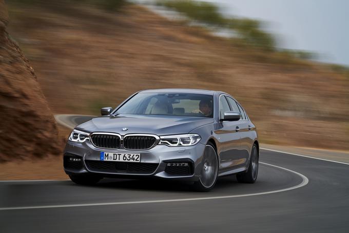 Sprednji del vozila kljub štirikolesnemu pogonu, s katerim je bil opremljen testni avtomobil, zavoju sledi bolj ubogljivo, kot je to počel generacijo nazaj. | Foto: BMW