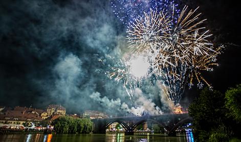 Z veličastnim ognjemetom se je končal Festival Lent #foto