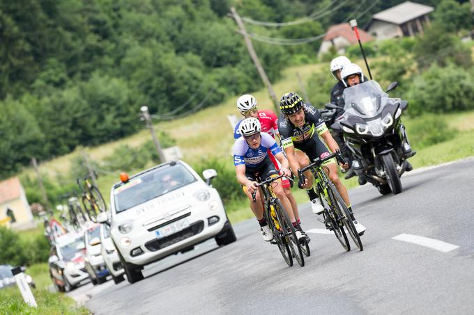 Ubežna trojica je stopila v ospredje, osrednji junak pa je postal Avstralec Benjamin Hill (drugi na sliki), ki je zaradi pridobljenih bonifikacijskih sekund na koncu celo oblekel zeleno majico vodilnega. | Foto: Vid Ponikvar