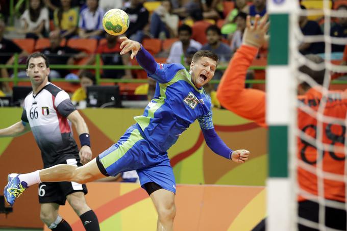 Spomin ga pogosto vrne v leto 2016, ko je s slovensko reprezentanco v Riu izpadel v četrtfinalu proti poznejšim prvakom Dancem. | Foto: Guliverimage