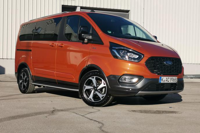 Ford custom active | Tako active kot tudi trail prinašata terenski videz, izboljšujeta uporabnost v zahtevnih pogojih in obenem še vedno nudita prostornost kombija. | Foto Gašper Pirman