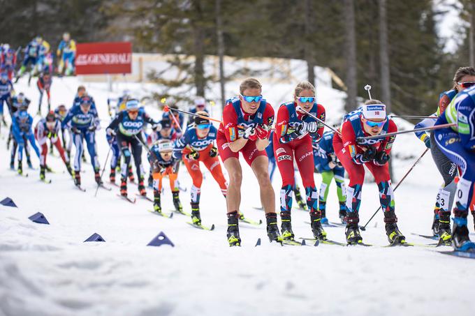 Pri osmih stopinjah nad ničlo se je Norvećanka Silje Theodorsen odločila za kratke hlače. | Foto: Grega Valančič/Sportida