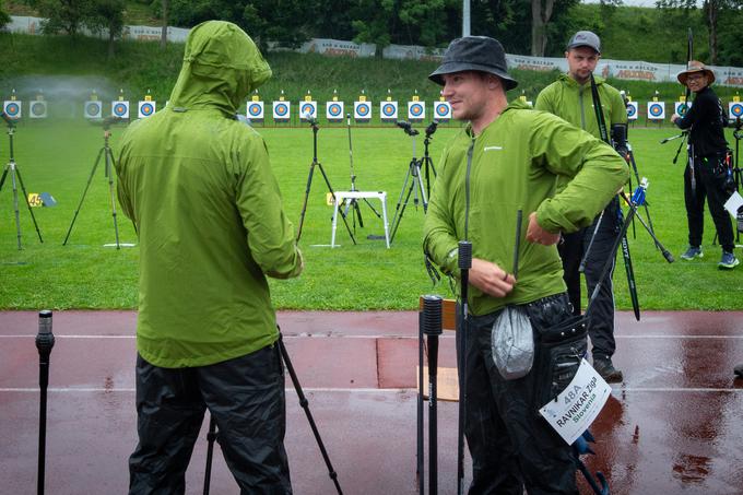 Tekmovanje poteka v vsakovrstnih vremenskih pogojih. | Foto: Simon Kavčič