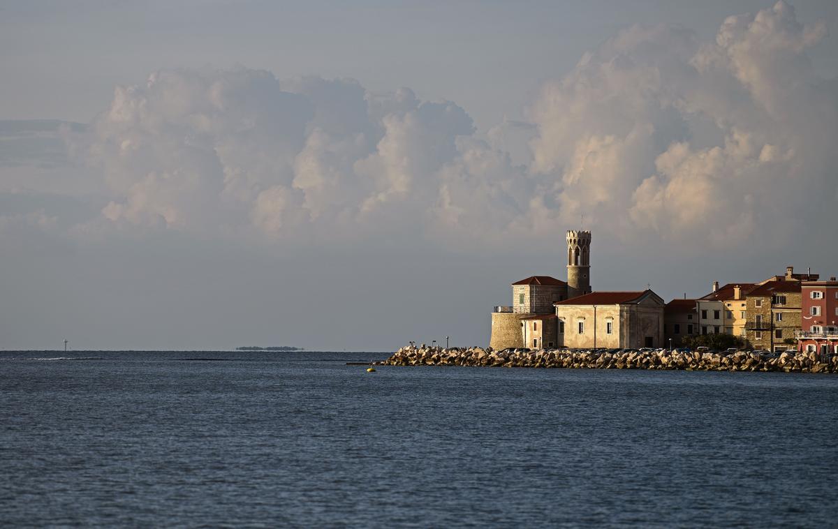 Jadransko morje | Temperatura morja je trenutno pod povprečjem, a daleč od rekordov, pojasnjujejo na Arsu. | Foto STA