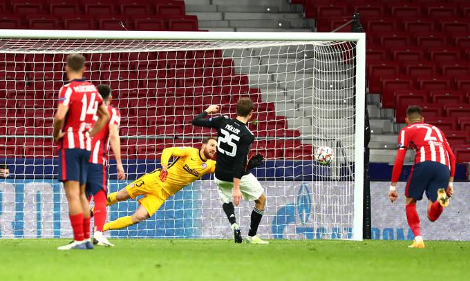 Jana Oblaka je z bele točko premagal Thomas Müller. | Foto: Reuters