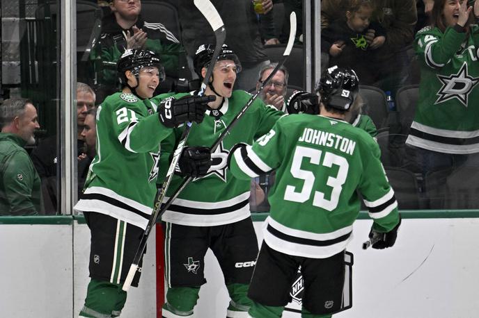 Dallas Stars | Hokejisti Dallas Stars so s štirimi goli v zadnji četrtini in rezultatom 6:2 premagali Calgary Flames. | Foto Reuters