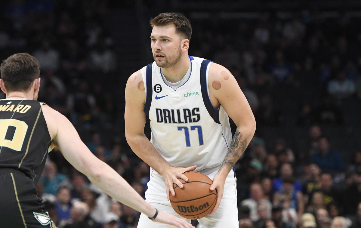 Luka Dončić | Luka Dončić je doživel nov poraz, povrhu vsega pa bo zaradi 16. tehnične napake izpustil naslednji obračun z Indiana Pacers. | Foto Reuters