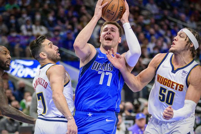 Luka Dončić | Luka Dončić je izenačil najboljši dosežek v asistencah v tej sezoni. Zbral jih je 15. | Foto Reuters