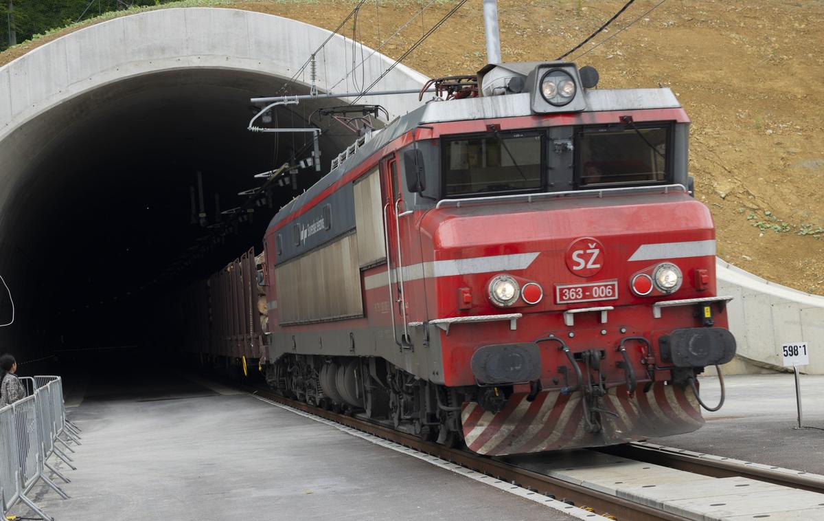 Železniški predor Pekel | Premier Robert Golob je dejal, da je železnica od nekdaj simbol napredka in da vlada namenja vlaganjem v železniško infrastrukturo posebno pozornost. | Foto STA