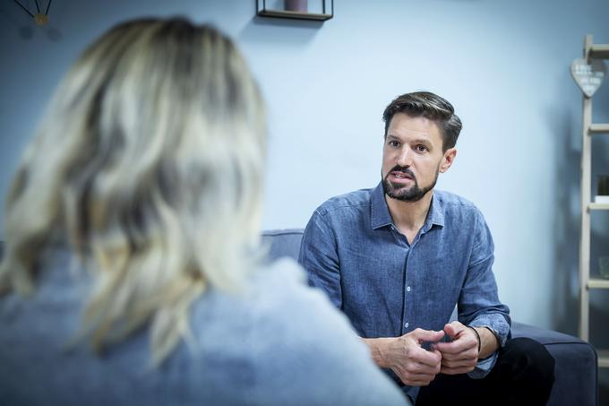 "Moški pridejo na izobraževanja, ker si želijo postati boljši moški, ker se želijo soočiti s svojimi čustvi in to naredijo predvsem zaradi sebe. Če nekdo to dela zaradi ženske, kmalu ugotovi, da mu to ne bo prineslo rezultatov." | Foto: Ana Kovač