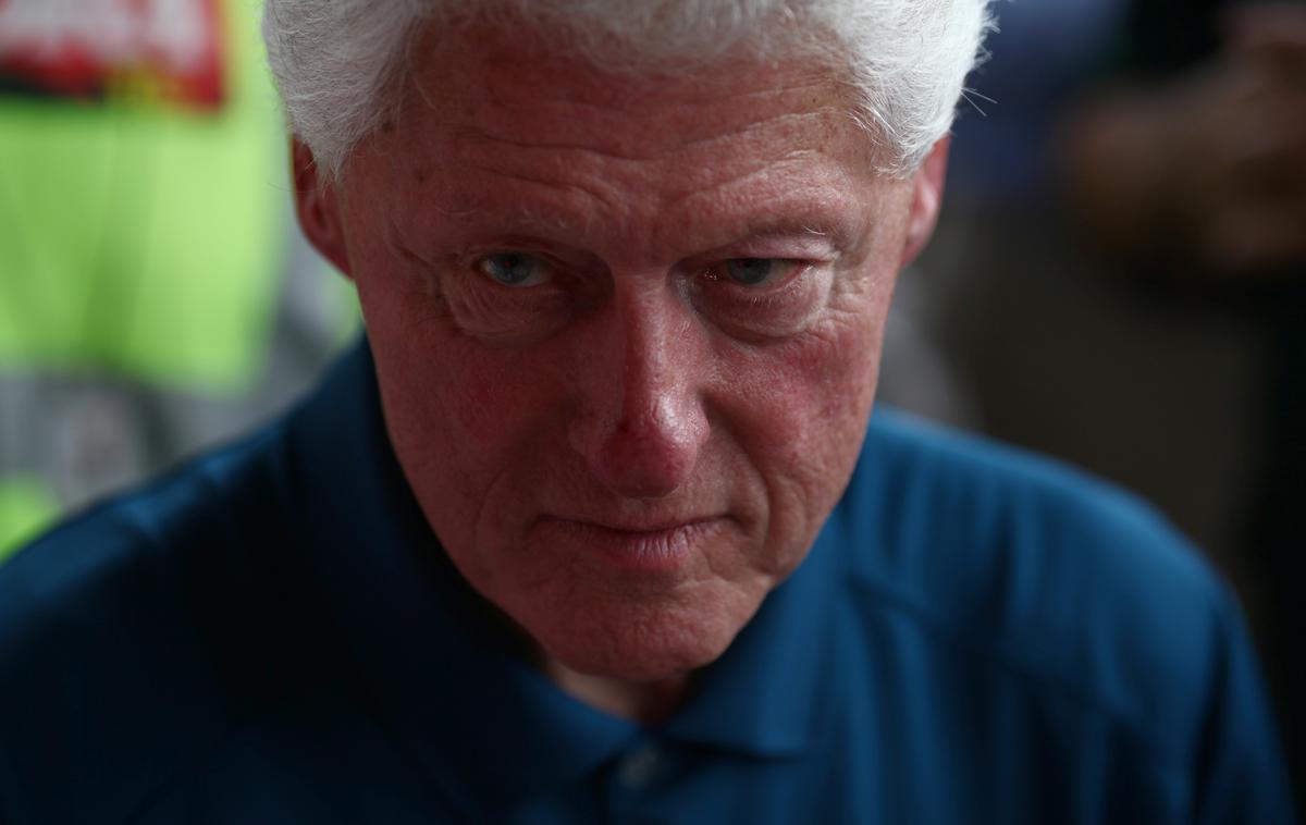 Bill Clinton | 75-letnega Billa Clintona, ki je v Beli hiši preživel dva predsedniška mandata mandata med letoma 1993 in 2001, so v bolnišnico v mestu Irvine sprejeli v torek zvečer. | Foto Reuters