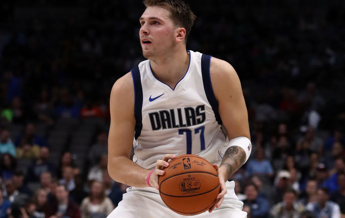 Luka Dončić | Luka Dončić je z Dallasom gostoval pri Denver Nuggets, katerih član je Vlatko Čančar, ki še čaka na debi v ligi NBA. | Foto Gulliver/Getty Images