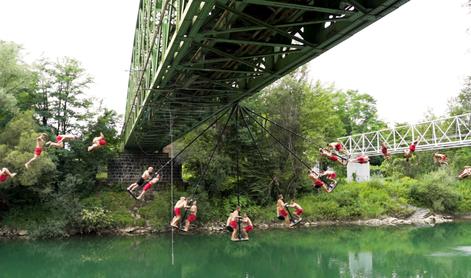 Nevarno početje slovenskih akrobatov #foto #video