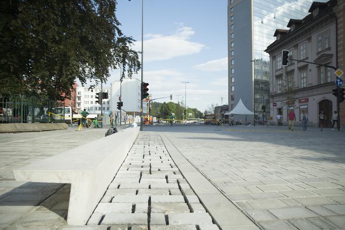 Trg pred evangeličansko cerkvijo je že lepo tlakovan. | Foto: Ana Kovač