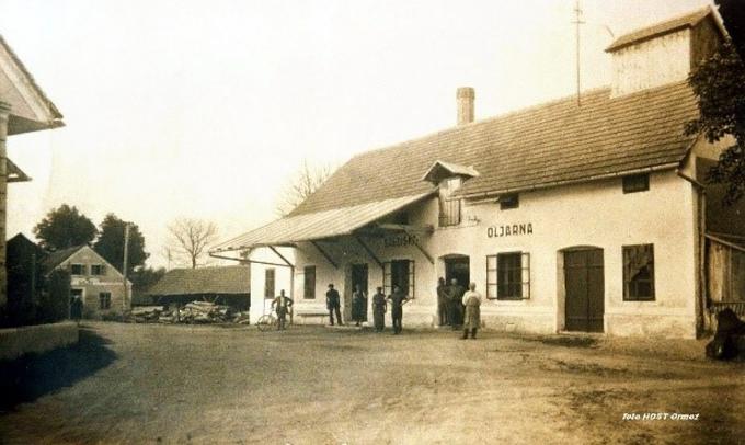 Zgodba oljarne in mešalnice JERUZALEM SAT iz Središča ob Dravi sega v leto 1919, ko se je začela prva pridelava bučnega olja. To pričajo tudi zapisi središke kronike.  | Foto: Oljarna JERUZALEM SAT