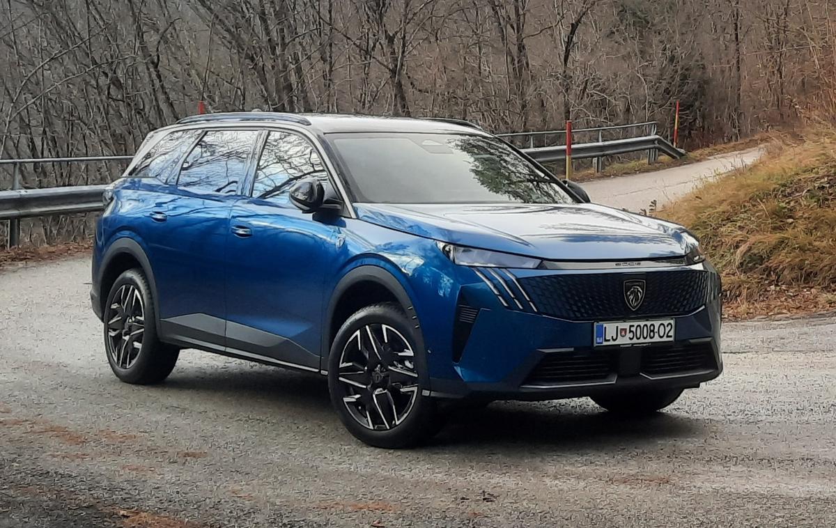 Peugeot 5008 | Matrix LED-žarometa, dnevne luči, zračne odprtine … celoten sprednji del peugeota 5008 je enak modelu 3008.  | Foto Aleš Črnivec