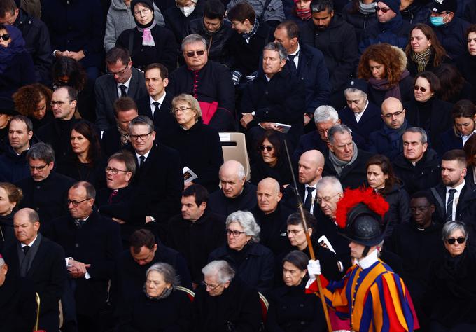 Pogreba so se udeležili številni domači in tuji državniki. | Foto: Reuters