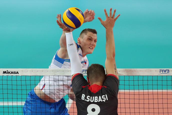 Slovenija odbojka | Pri Slovencih je bil najbolj razpoložen korektor Tonček Štern. | Foto FIVB