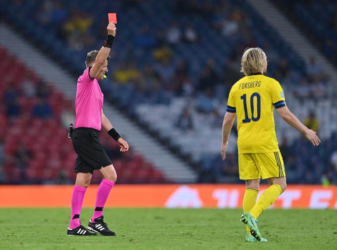 Emil Forsberg je ob zadetku še dvakrat zadel okvir vrat, Švedi pa so po izključitvi Marcusa Danielsona v 99. minuti  močno padli v igri. | Foto: Reuters