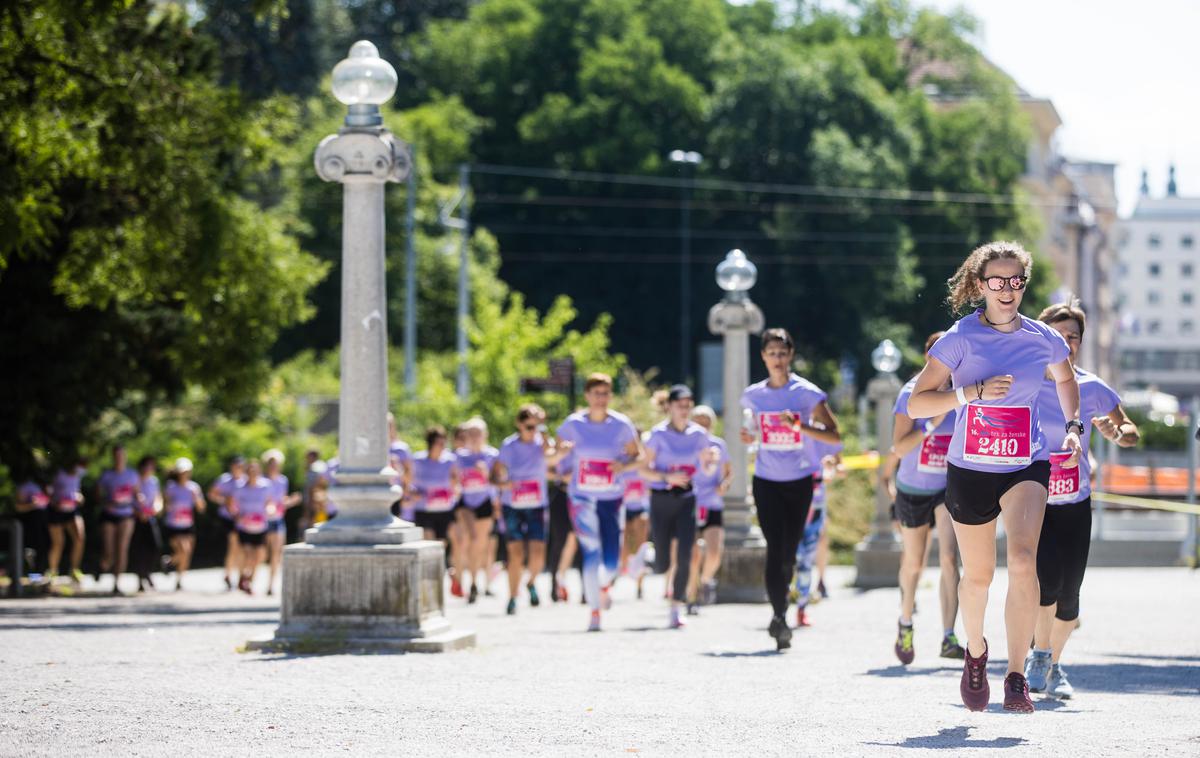 dm tek za ženske 2022 | Park Tivoli je v soboto prekipeval od dobre energije. Na sporedu je bil 16. dm tek za ženske, ki so se ga letos prvič lahko udeležili tudi moški. | Foto dm tek za ženske