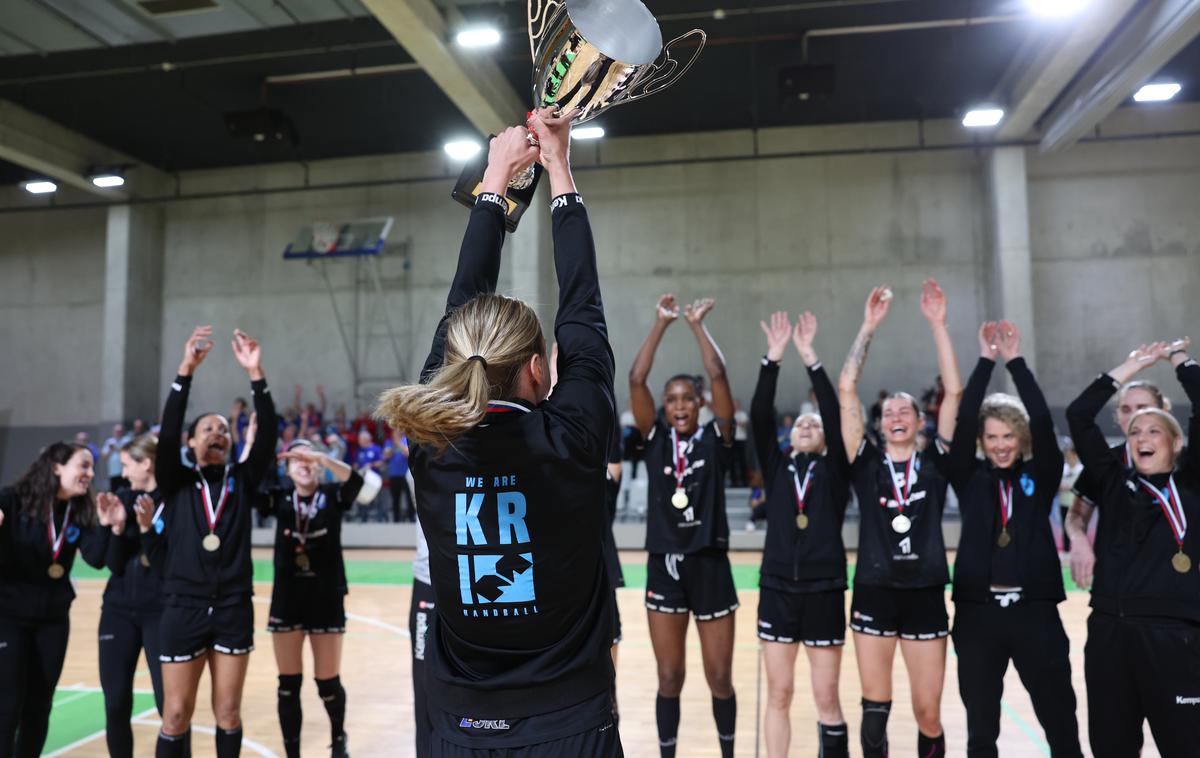 Krim - Ajdovščina | Krimovke so še devetindvajsetič dvignile pokal za najboljše v Sloveniji. | Foto Aleš Fevžer