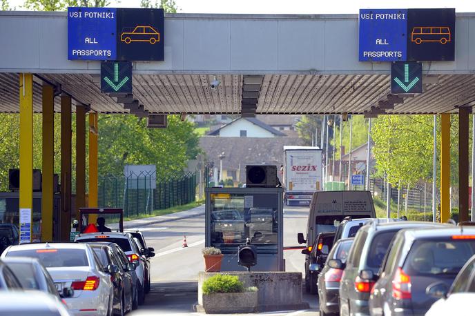 mejni prehod, Metlika | Ko boste v prihodnosti prečkali katero od (notranjih) meja Evropske unije, bo mejni policist, če se mu bo zahotelo, o vas lahko zelo preprosto izvedel precej več kot zdaj. | Foto Jure Gregorčič