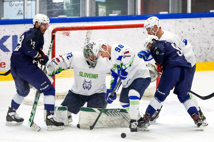 Prijateljska tekma: Slovenija - Francija, hokej, Bled | Slovenci so na zadnji pripravljalni tekmi premagali Francijo. Gašper Krošelj je zaustavil vseh 41 strelov tekmeca. | Foto Matic Klanšek Velej/Sportida