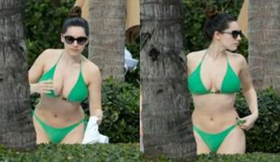 Kraljica plaže: Kelly Brook v minimalističnih kopalkah