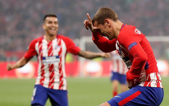 Antoine Griezmann je v 21. minuti kaznoval slabo podajo vratarja Marseilla in Atletico popeljal v vodstvo. V 49. minuti je udaril še drugič in po podaji Kokeja zadel za 2:0. | Foto: Reuters